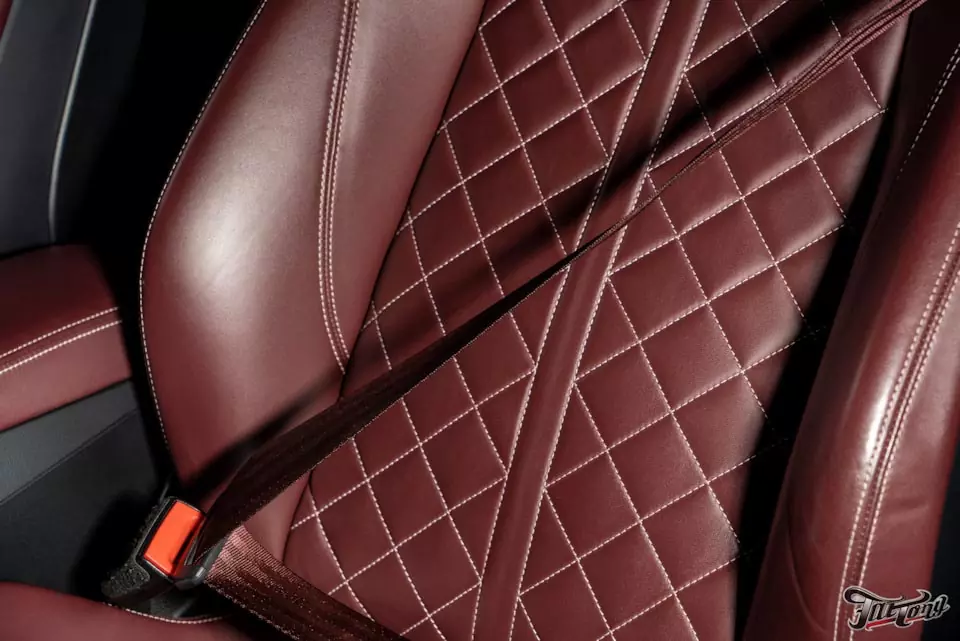 Audi TT. Цветные ремни безопасности и пошив руля!